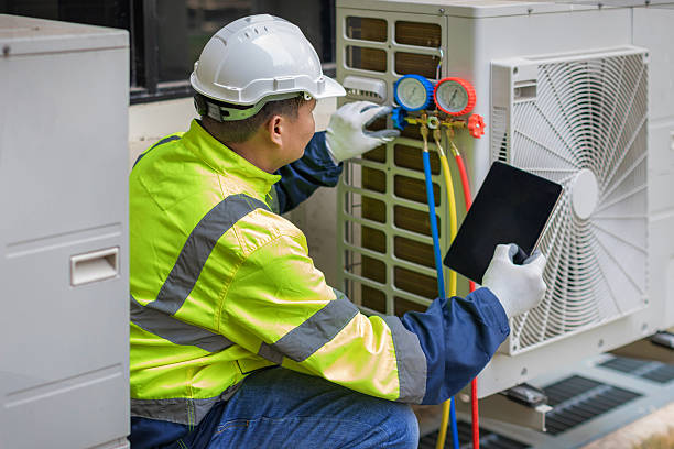 Professional Hvac technician working in Bushnell, IL